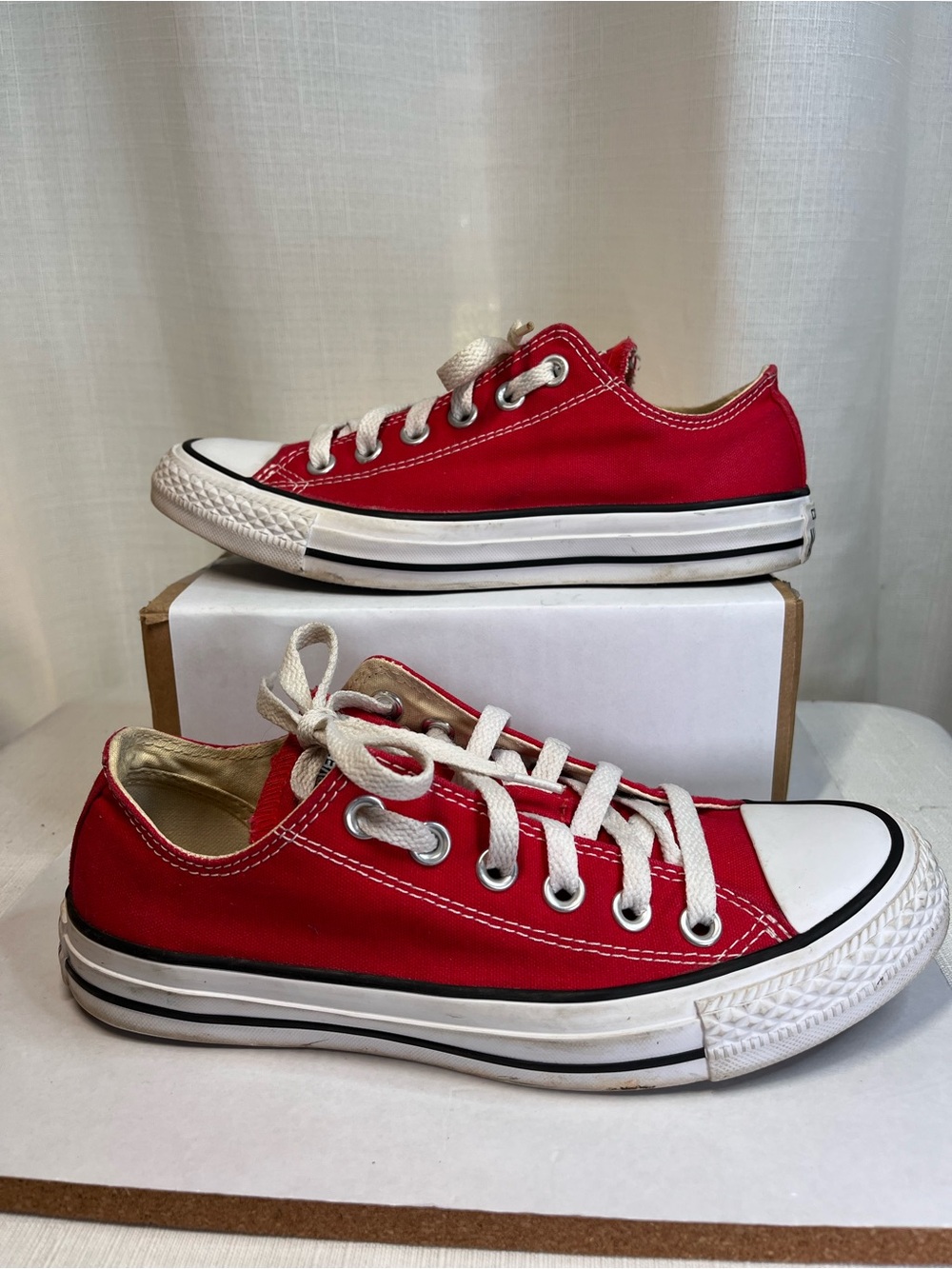 Converse Chuck Taylor All Star Red Low Top Sneakers M9696 Women’s 7 Men’s 5